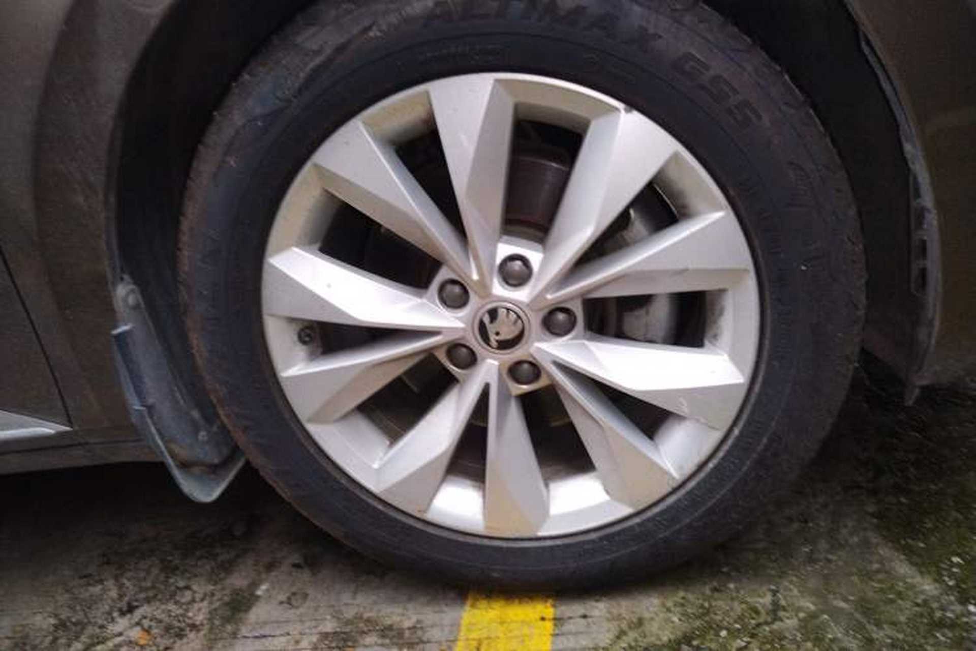 Used Skoda Superb 2016 TSI280 DSG Innovation Edition Right Front Wheel Hub