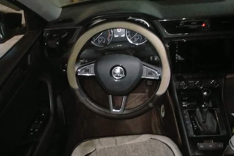 Used Skoda Superb 2016 TSI330 DSG Smart Drive Edition Steering Wheel
