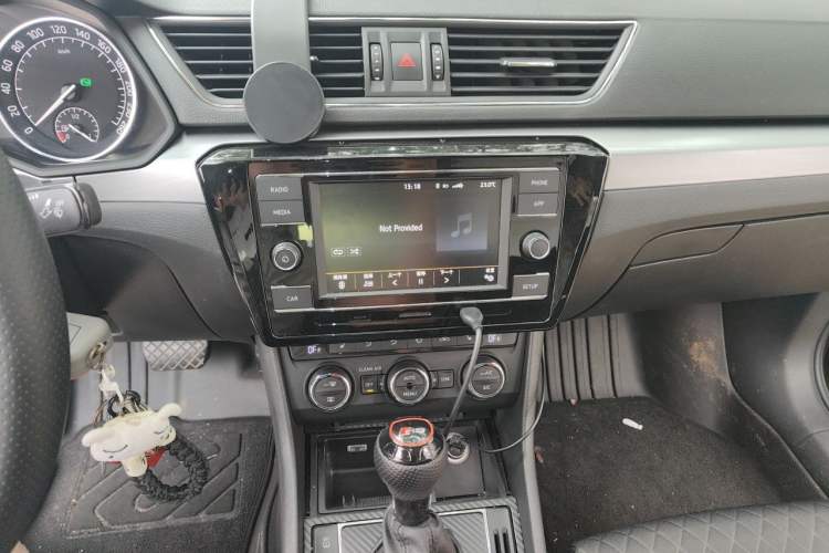 Used Skoda Superb 2016 TSI330 DSG Innovation Edition Audio And AC Panel