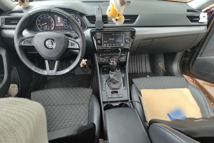 Used Skoda Superb 2016 TSI330 DSG Innovation Edition Center Console