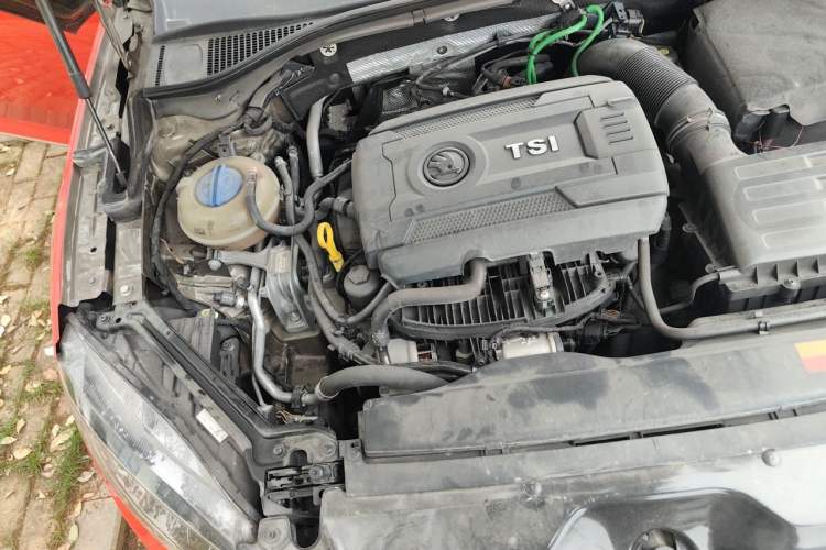 Used Skoda Superb 2016 TSI330 DSG Innovation Edition Engine Bay Right