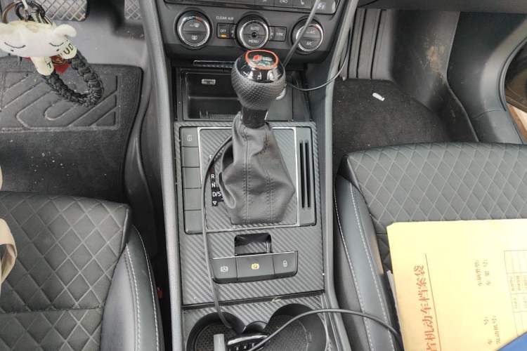 Used Skoda Superb 2016 TSI330 DSG Innovation Edition Gear Lever