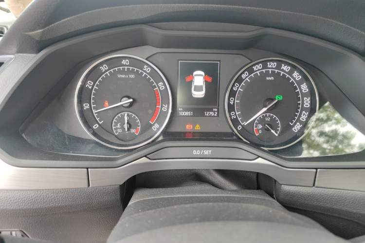 Used Skoda Superb 2016 TSI330 DSG Innovation Edition Odometer Close Up