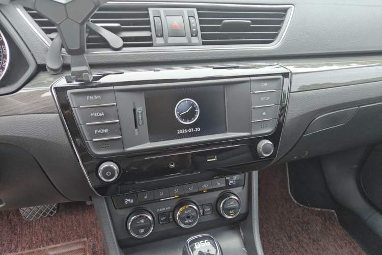 Used Skoda Superb 2016 TSI330 DSG Smart Drive Edition Audio And AC Panel