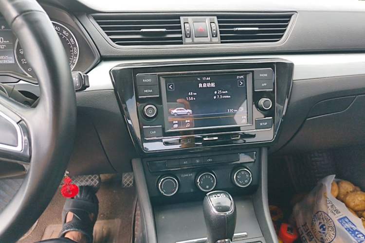 Used Skoda Superb 2016 TSI280 DSG Advanced Edition Audio And AC Panel