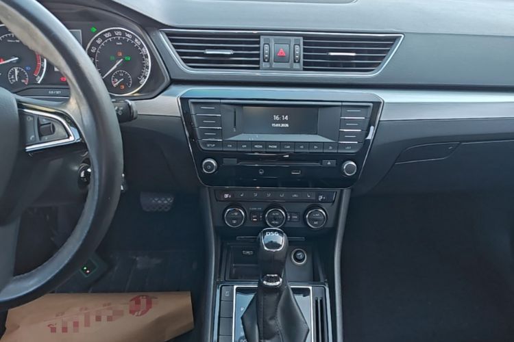 Used Skoda Superb 2016 TSI280 DSG Innovation Edition Audio And AC Panel