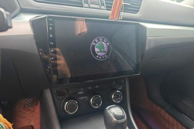 Used Skoda Superb 2016 TSI280 DSG Advanced Edition Audio And AC Panel