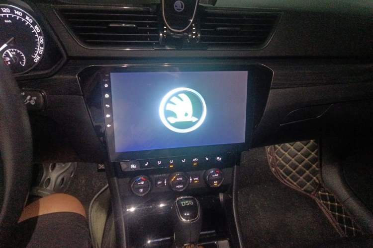 Used Skoda Superb 2016 TSI330 DSG Smart Drive Edition Audio And AC Panel
