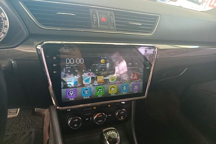 Used Skoda Superb 2016 TSI330 DSG Smart Drive Edition Audio And AC Panel