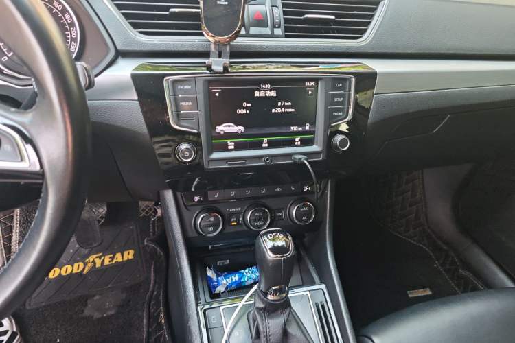 Used Skoda Superb 2016 TSI280 DSG Innovation Edition Audio And AC Panel