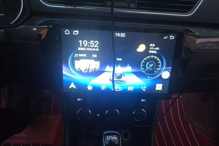Used Skoda Superb 2016 TSI330 DSG Smart Drive Edition Audio And AC Panel