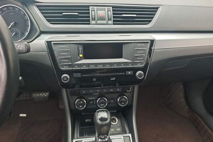 Used Skoda Superb 2016 TSI280 DSG Innovation Edition Audio And AC Panel
