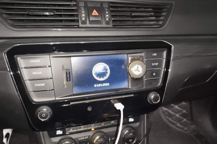 Used Skoda Superb 2016 TSI330 DSG Smart Drive Edition Audio And AC Panel