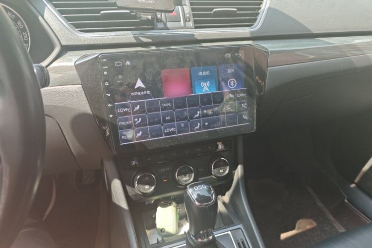 Used Skoda Superb 2016 TSI330 DSG Smart Drive Edition Audio And AC Panel