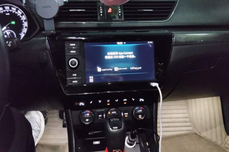 Used Skoda Superb 2016 TSI330 DSG Smart Drive Edition Audio And AC Panel