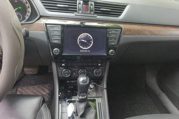 Used Skoda Superb 2016 TSI380 DSG Prestige Edition Audio And AC Panel