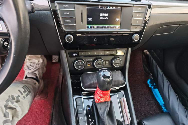 Used Skoda Superb 2016 TSI330 DSG Smart Drive Edition Audio And AC Panel