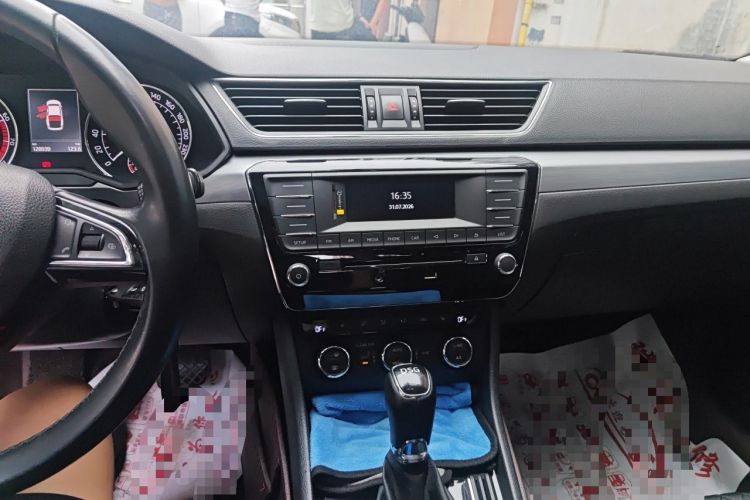 Used Skoda Superb 2016 TSI330 DSG Innovation Edition Audio And AC Panel
