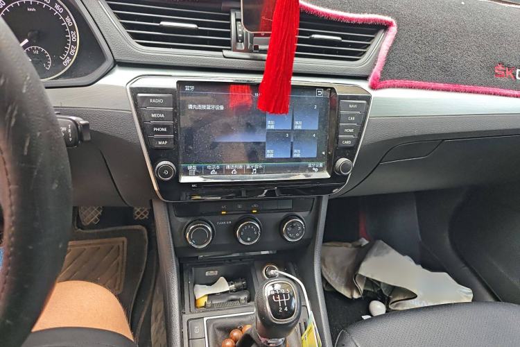 Used Skoda Superb 2016 TSI280 Manual Front-Drive Version Audio And AC Panel