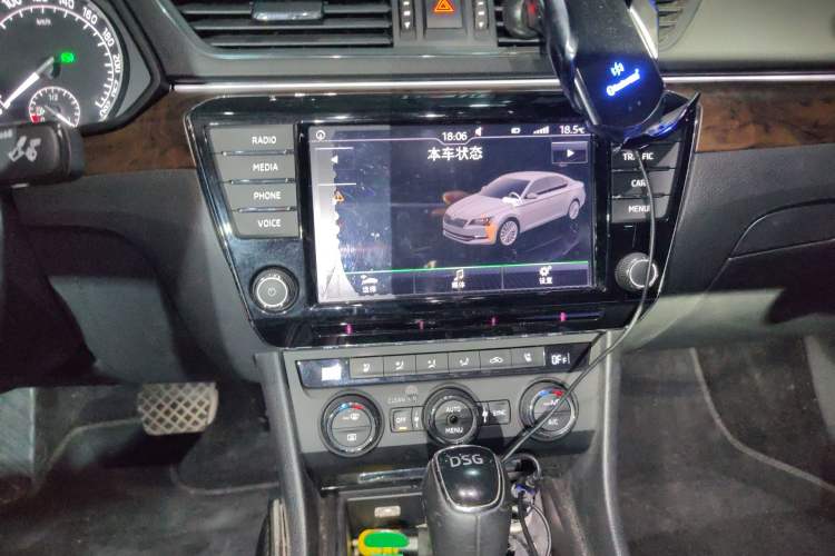 Used Skoda Superb 2016 Facelifted TSI380 DSG Prestige Edition Audio And AC Panel
