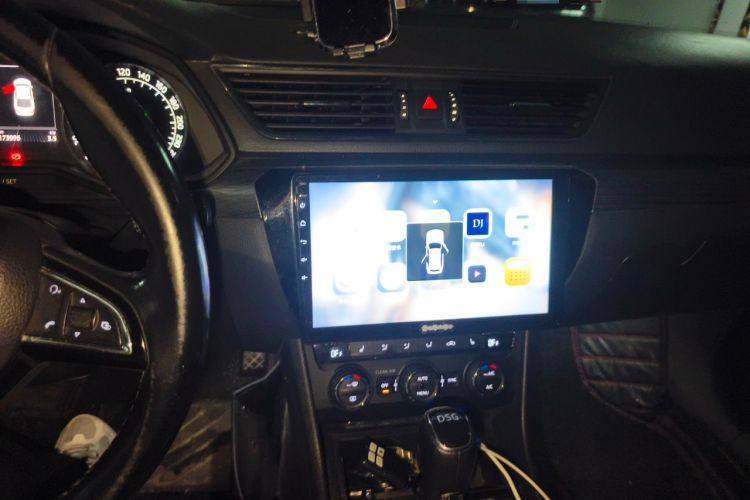 Used Skoda Superb 2016 TSI330 DSG Smart Drive Edition Audio And AC Panel