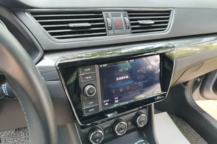Used Skoda Superb 2016 TSI330 DSG Smart Drive Edition Audio And AC Panel