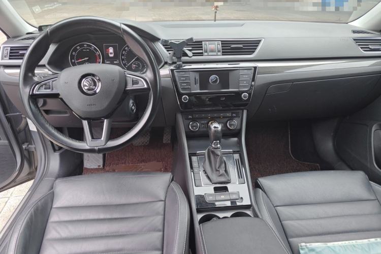 Used Skoda Superb 2016 TSI330 DSG Smart Drive Edition Center Console