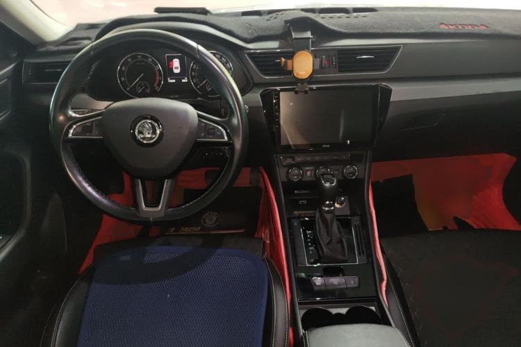 Used Skoda Superb 2016 TSI330 DSG Innovation Edition Center Console
