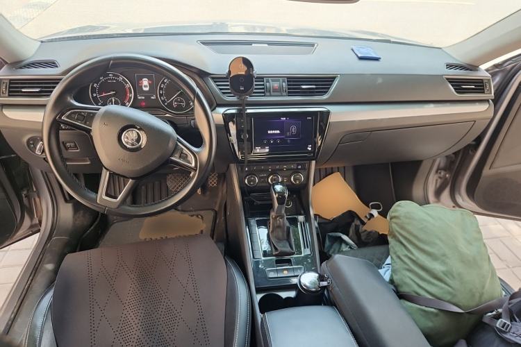 Used Skoda Superb 2016 TSI330 DSG Innovation Edition Center Console