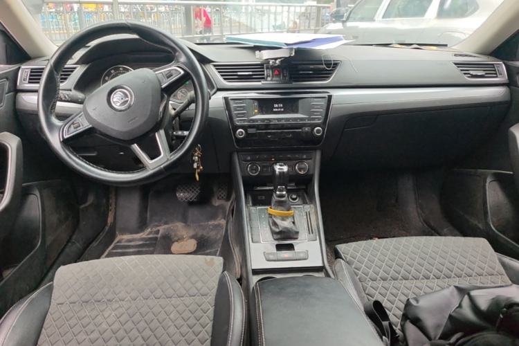 Used Skoda Superb 2016 TSI330 DSG Innovation Edition Center Console