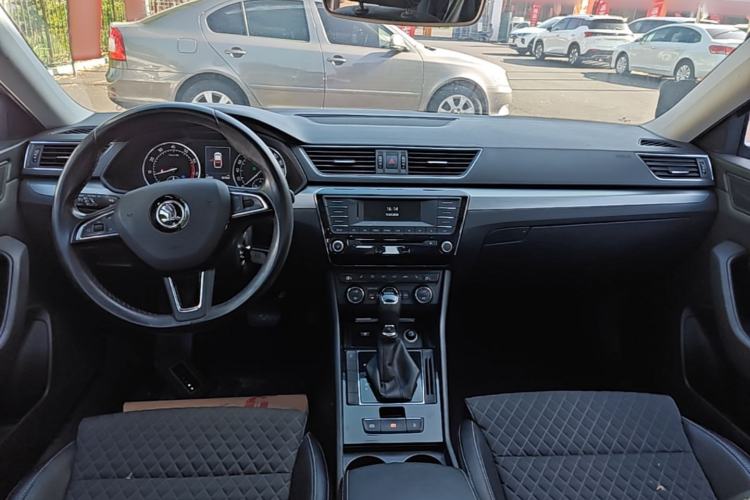 Used Skoda Superb 2016 TSI280 DSG Innovation Edition Center Console