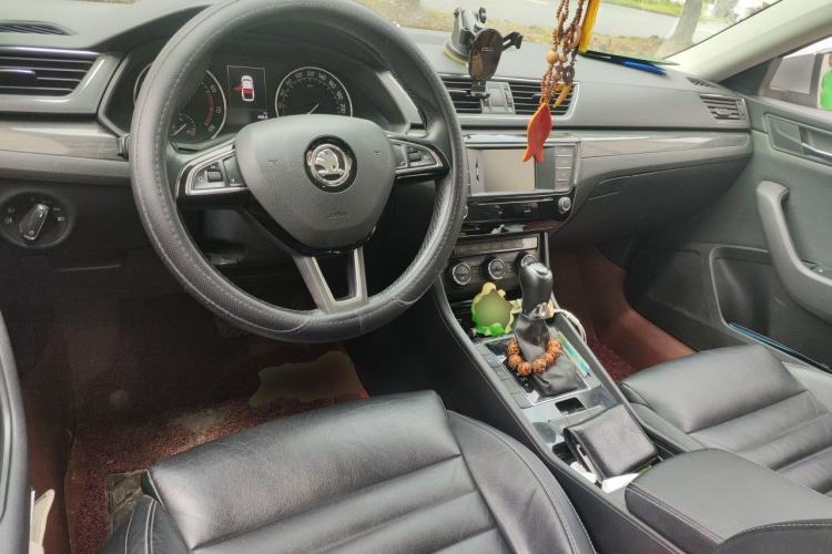 Used Skoda Superb 2016 TSI330 DSG Smart Drive Edition Center Console
