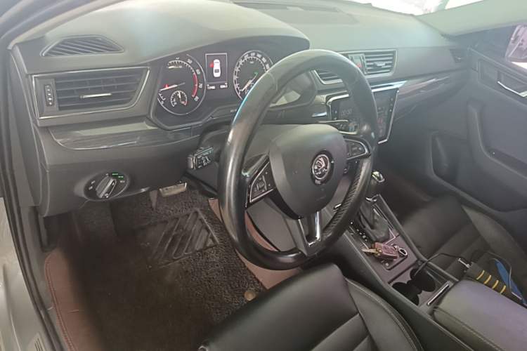 Used Skoda Superb 2016 TSI330 DSG Smart Drive Edition Center Console