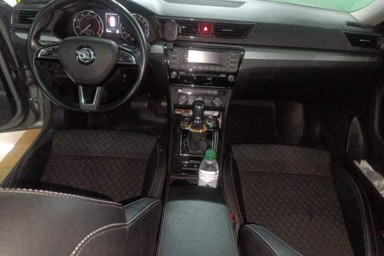 Used Skoda Superb 2016 TSI330 DSG Innovation Edition Center Console