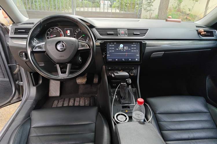 Used Skoda Superb 2016 TSI330 DSG Smart Drive Edition Center Console