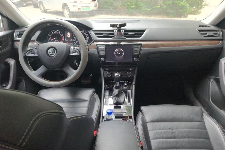 Used Skoda Superb 2016 TSI380 DSG Prestige Edition Center Console