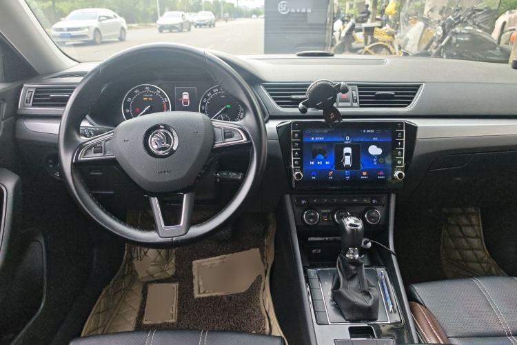 Used Skoda Superb 2016 TSI280 DSG Innovation Edition Center Console