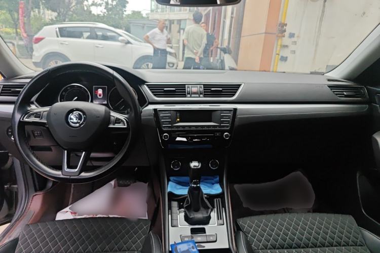 Used Skoda Superb 2016 TSI330 DSG Innovation Edition Center Console
