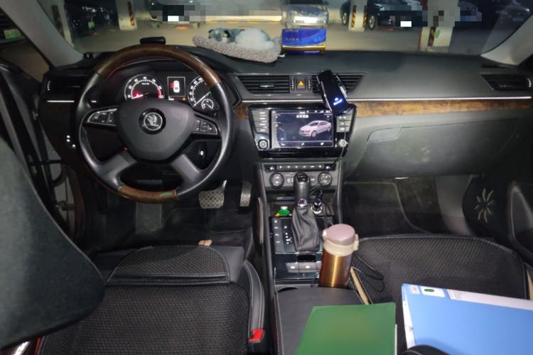 Used Skoda Superb 2016 Facelifted TSI380 DSG Prestige Edition Center Console