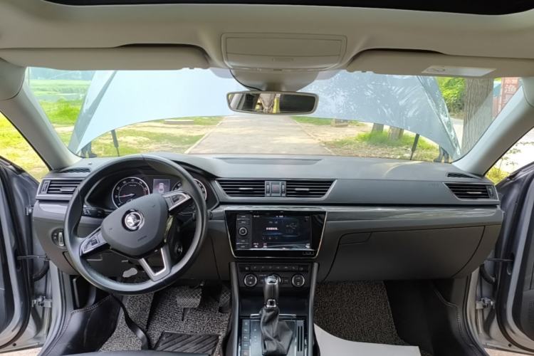 Used Skoda Superb 2016 TSI330 DSG Smart Drive Edition Center Console