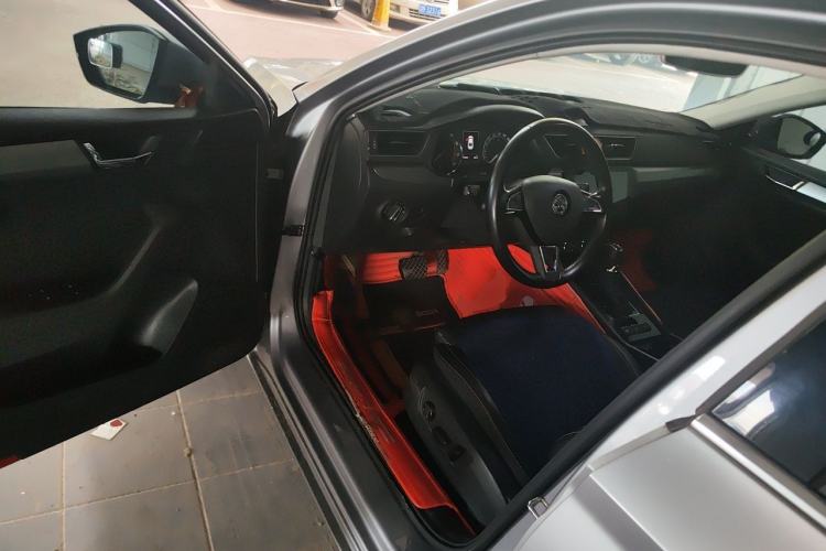 Used Skoda Superb 2016 TSI330 DSG Innovation Edition Driver Seat