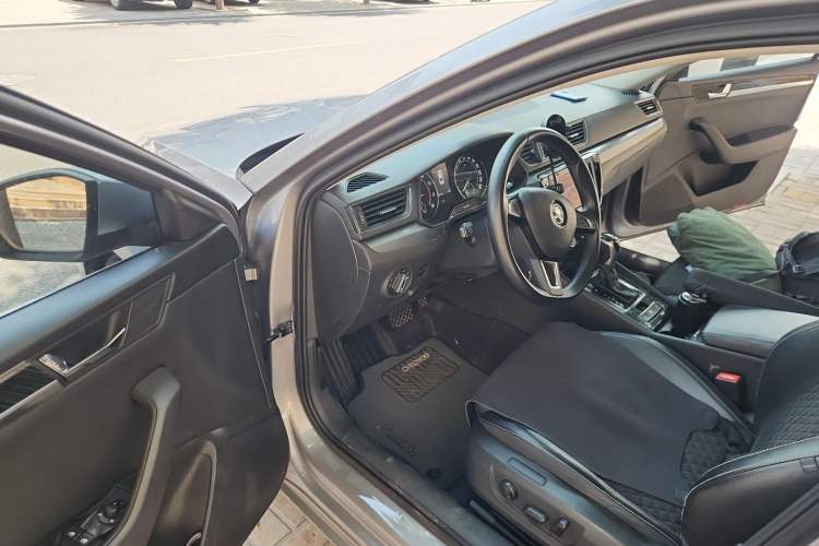 Used Skoda Superb 2016 TSI330 DSG Innovation Edition Driver Seat