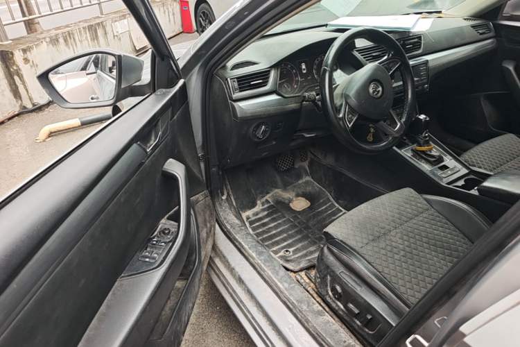 Used Skoda Superb 2016 TSI330 DSG Innovation Edition Driver Seat
