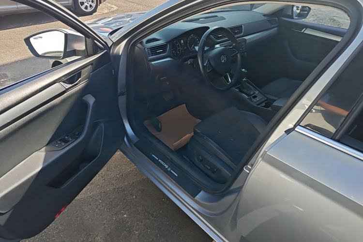 Used Skoda Superb 2016 TSI280 DSG Innovation Edition Driver Seat