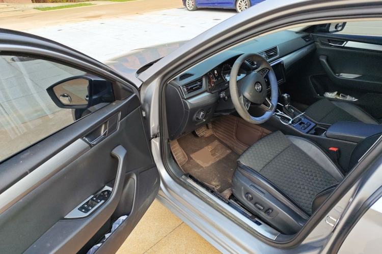 Used Skoda Superb 2016 TSI280 DSG Innovation Edition Driver Seat