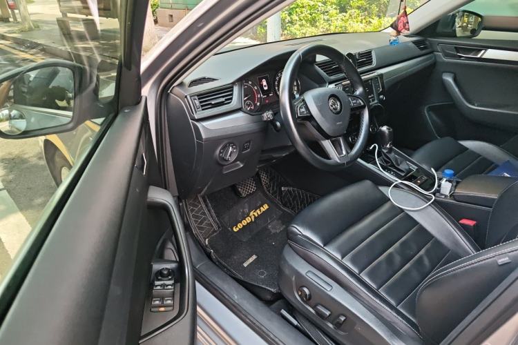 Used Skoda Superb 2016 TSI280 DSG Innovation Edition Driver Seat