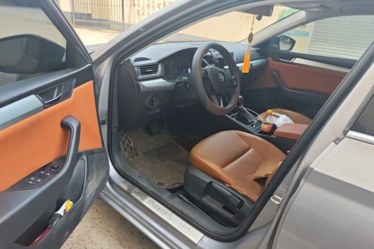 Used Skoda Superb 2016 TSI280 DSG Advanced Edition Driver Seat