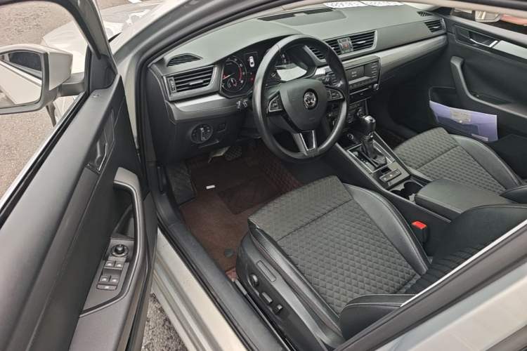 Used Skoda Superb 2016 TSI280 DSG Innovation Edition Driver Seat