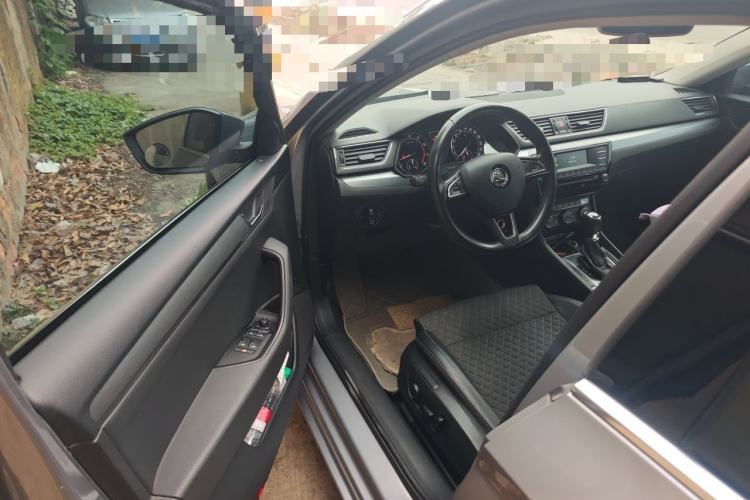 Used Skoda Superb 2016 TSI280 DSG Innovation Edition Driver Seat