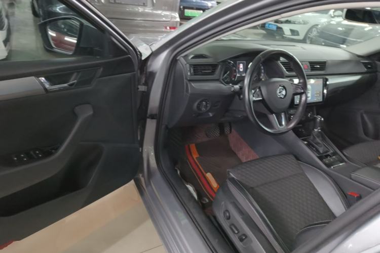 Used Skoda Superb 2016 TSI330 DSG Innovation Edition Driver Seat
